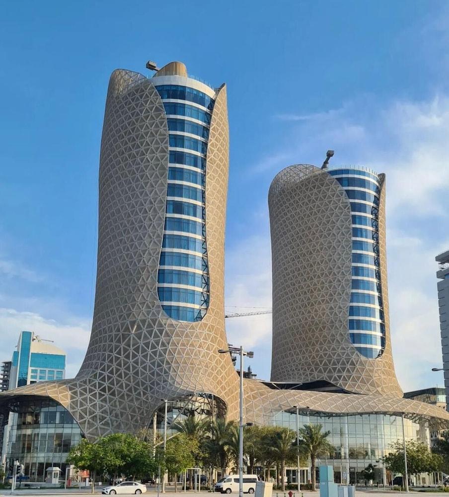 سينشري مارينا هوتيل لوسيل