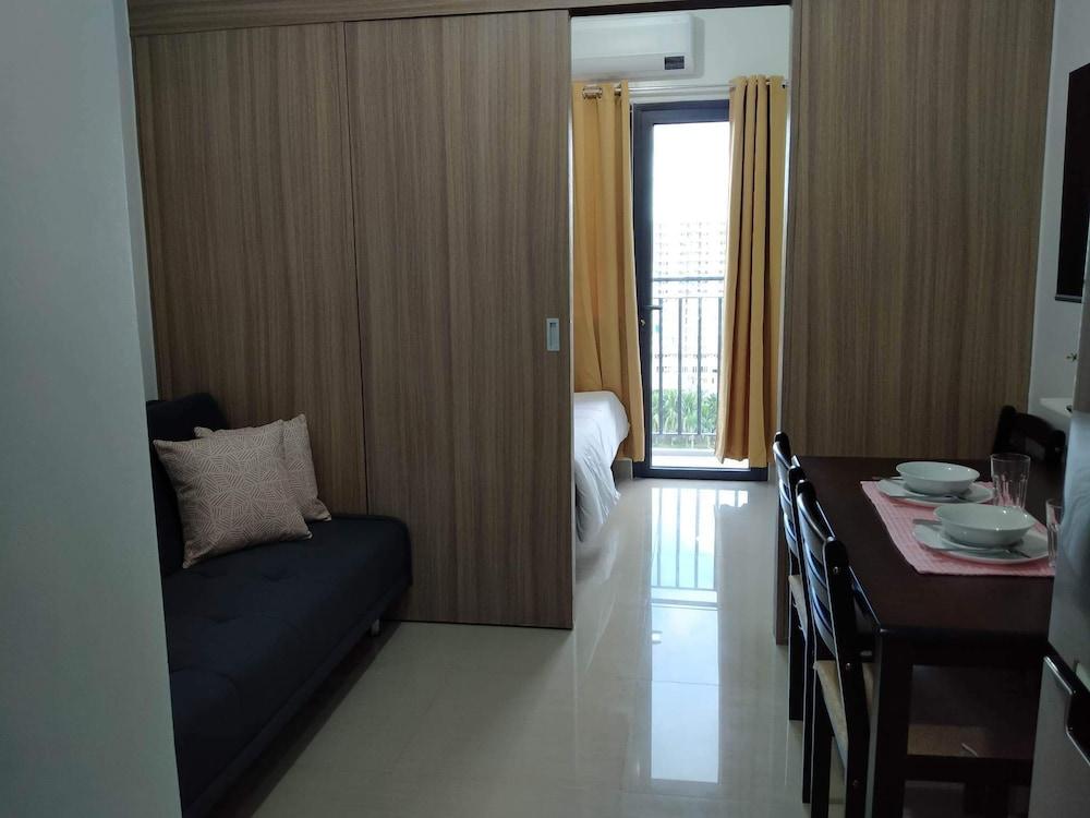 Shore2 Residences Tower2