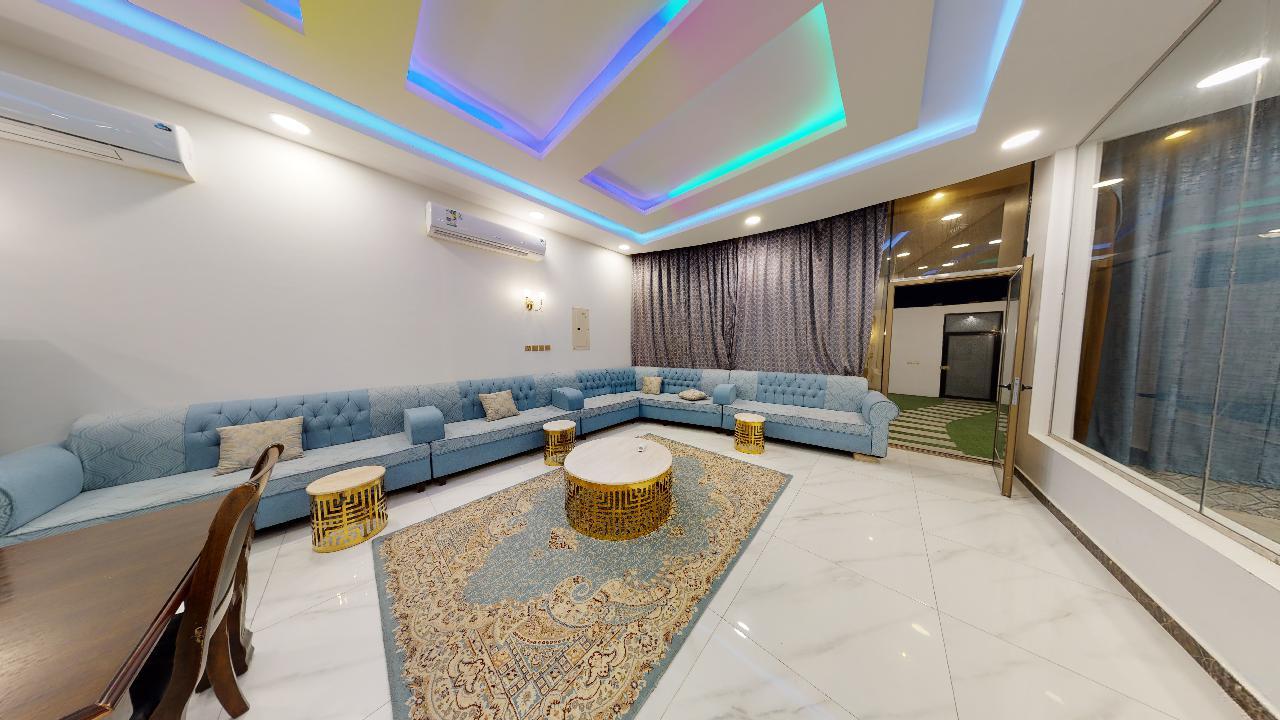 شاليه بتصميم جذاب ومسطحات خضراء | 1559