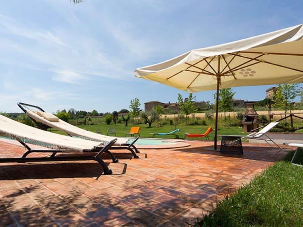 Lavish Holiday Home in Marsciano With Swimming Pool