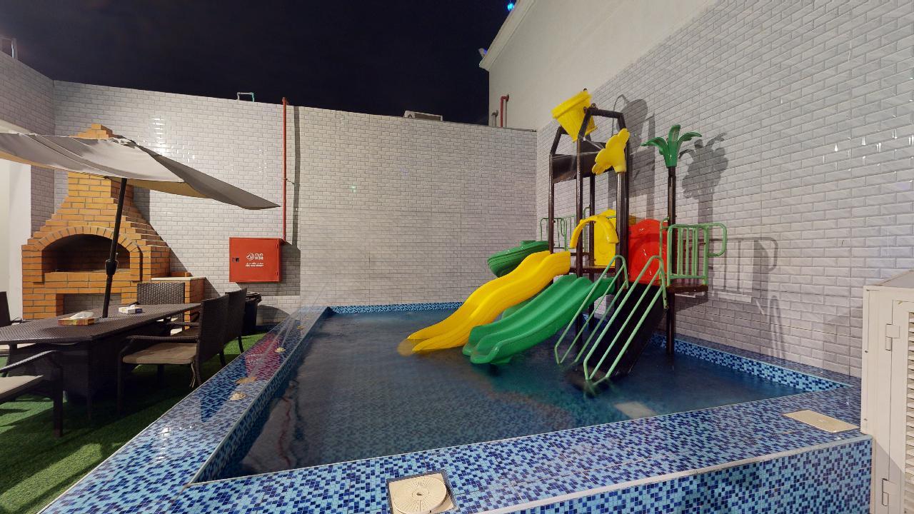شاليه بتصميم جذاب وألعاب مائية | 1528