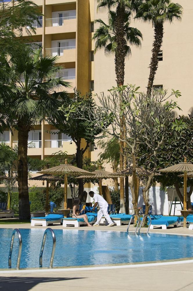 أراكان إيتيبي لوكسور هوتل حمام سباحة مكشوف