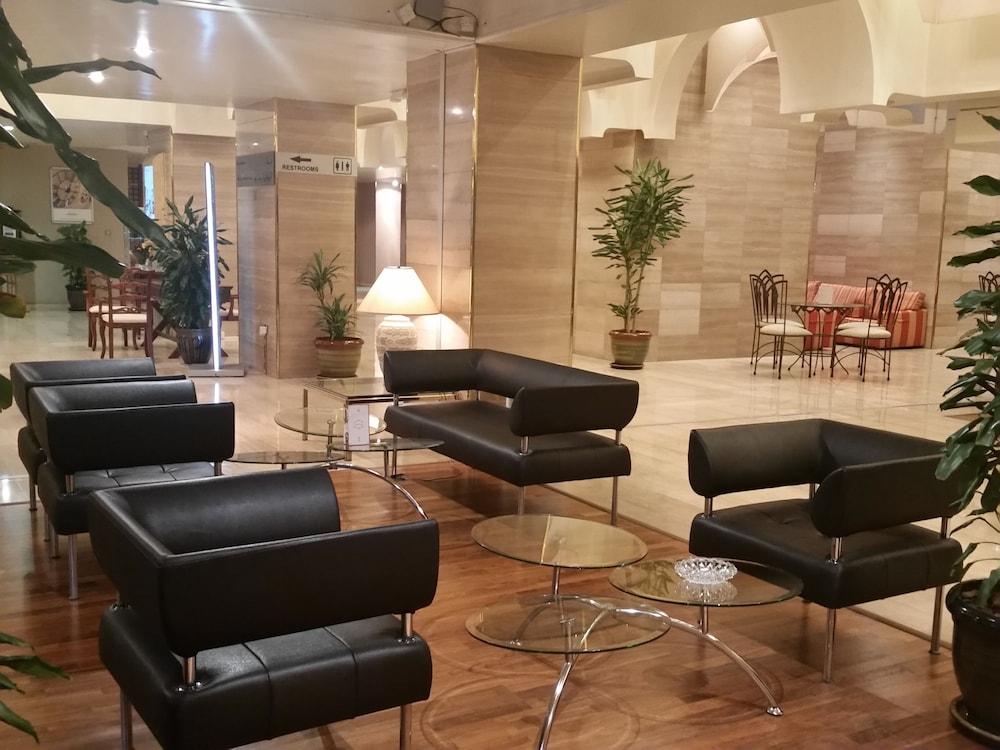 تريفين هاوس الدوحة - سوق واقف وبجوار محطة مترو مشيرب منطقة الجلوس في الردهة