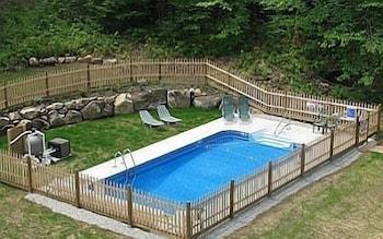 The Bartlett Inn Outdoor Pool