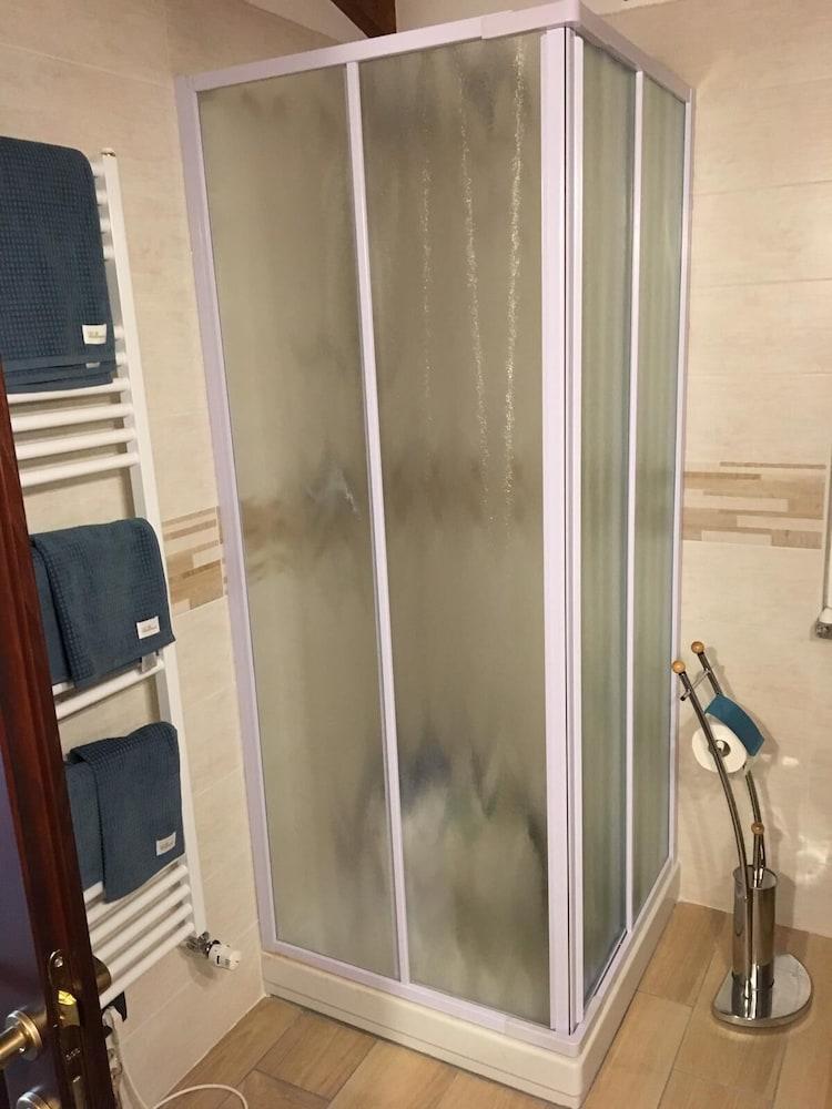 بد آند بريكفاست لا مادونينا شاليه حمام