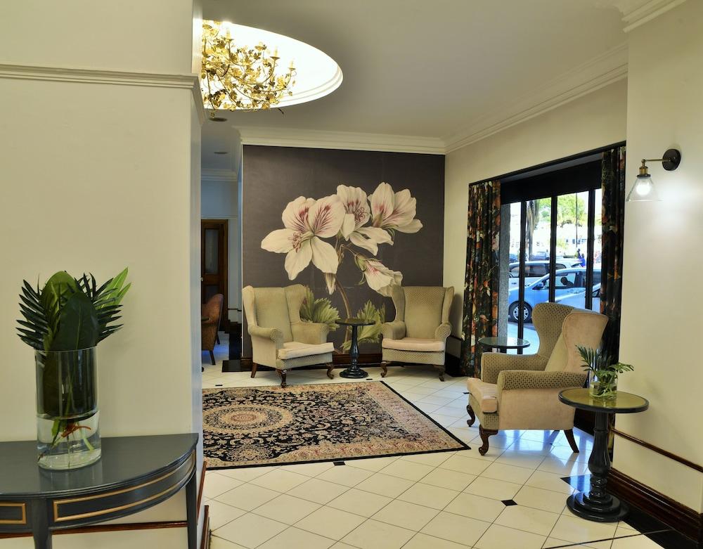 Cresta Jameson Lobby Sitting Area