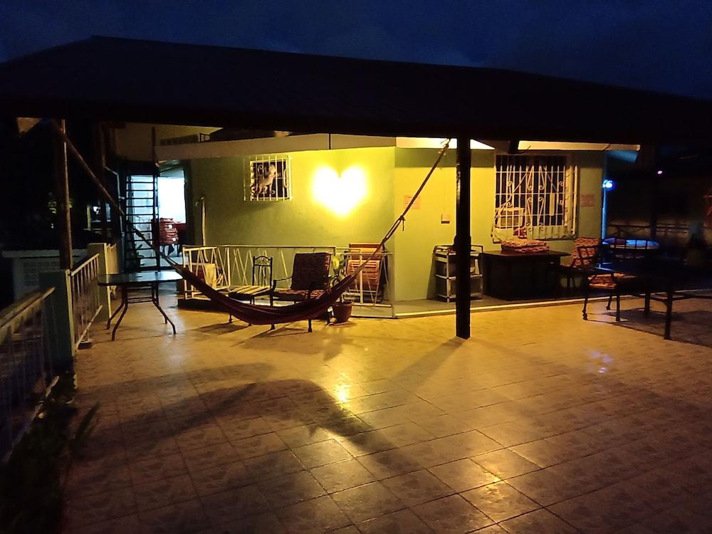The Red Hut Inn Sundeck