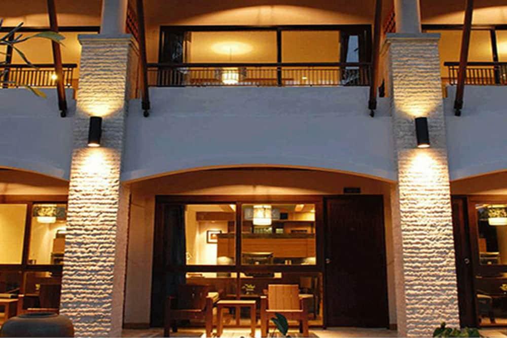 Weekender Resort Exterior