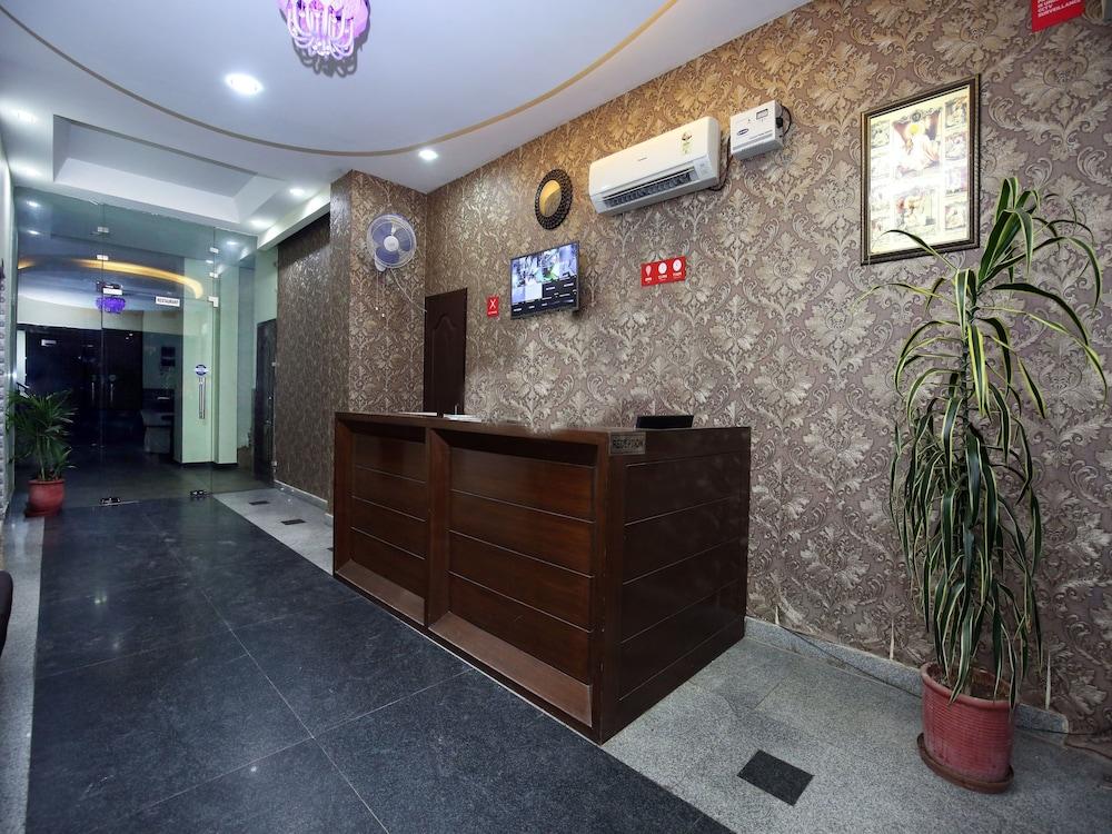 أو واي أو 9956 هوتل بيليكان إن منطقة الاستقبال