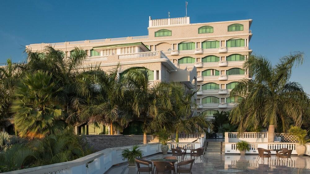 DoubleTree by Hilton Dar es Salaam - Oyster Bay Exterior