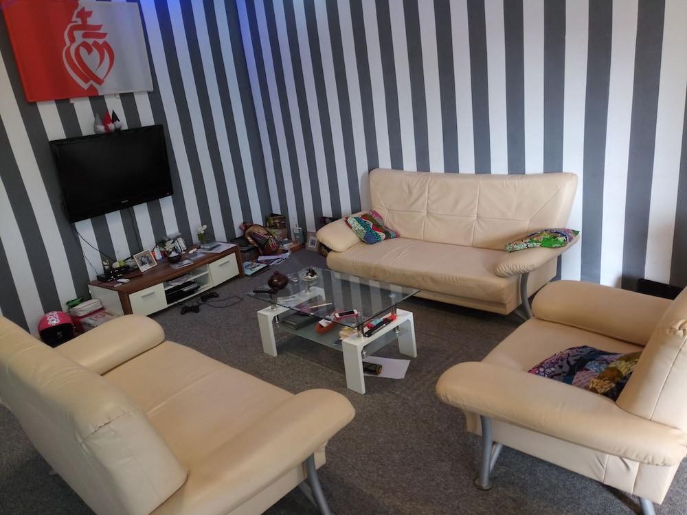 ريزيدونس جروب إسبوار الصورة الأساسية