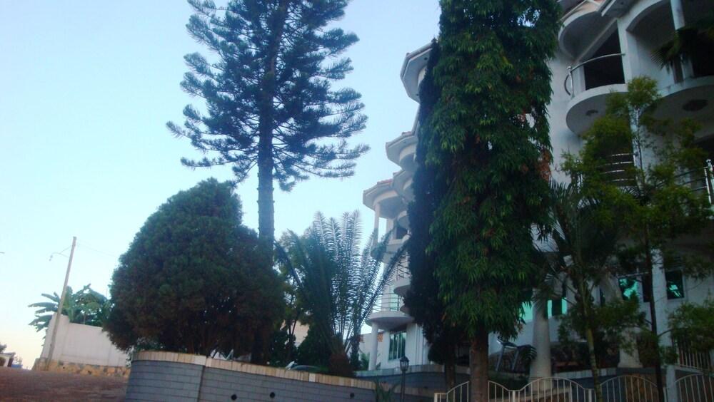 Royal View Hotel Kampala Exterior