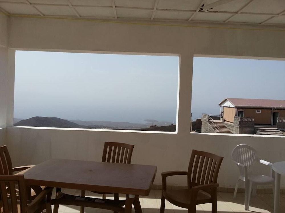 أرتا أوتل دو لا باي الصورة الأساسية
