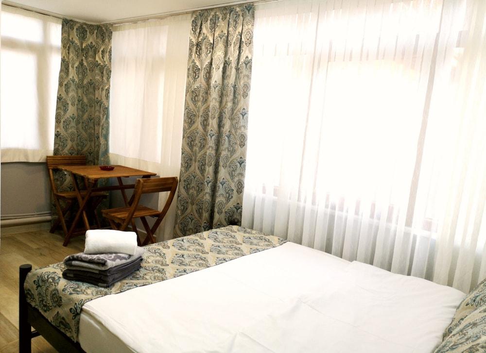 Center Apart Room