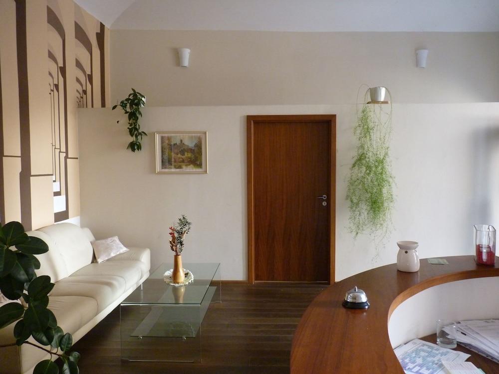 فندق آرت منصة تسجيل إجراءات الوصول/المغادرة