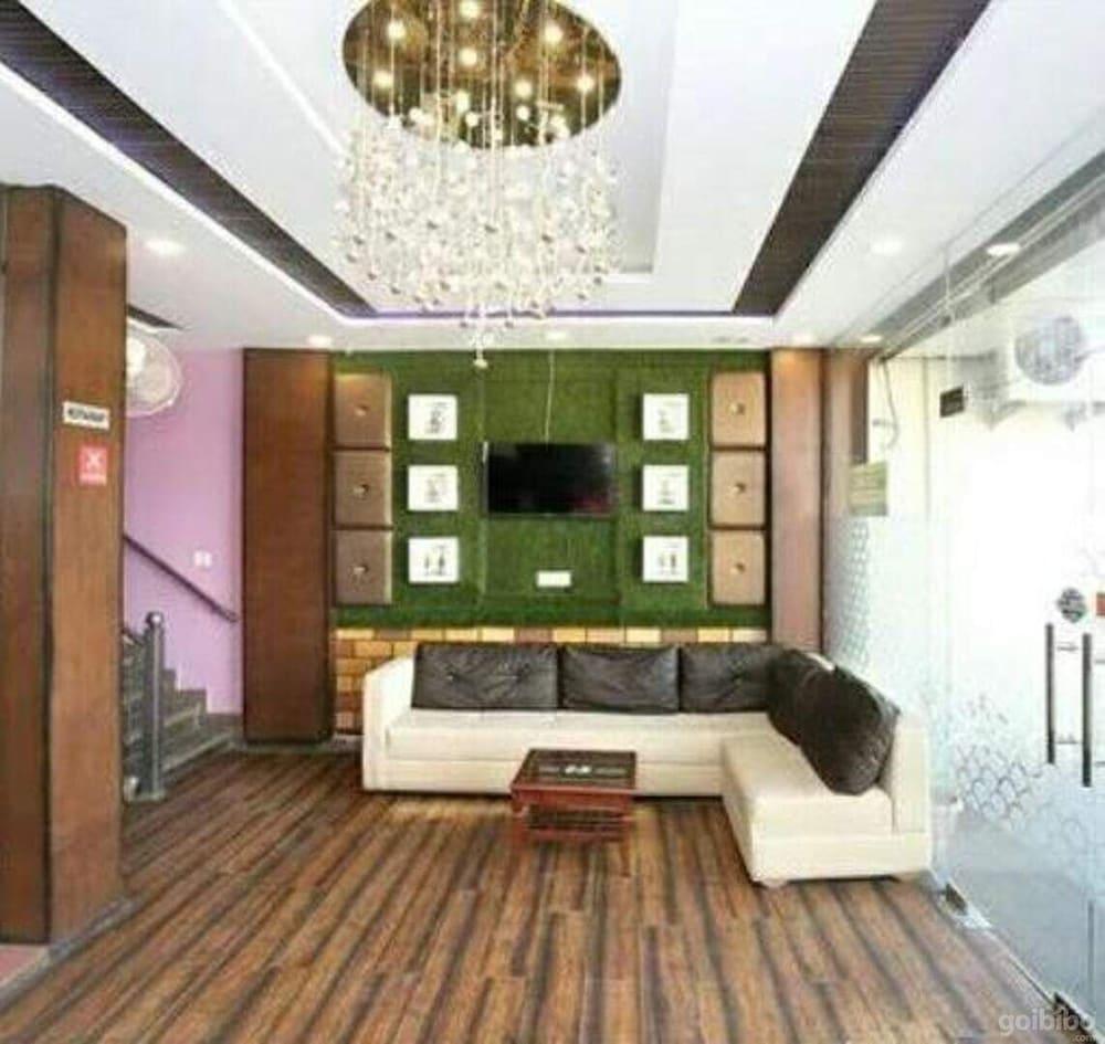 آإيه إيه هوتلز