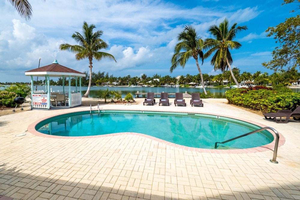 Villa La Playa by Cayman Villas