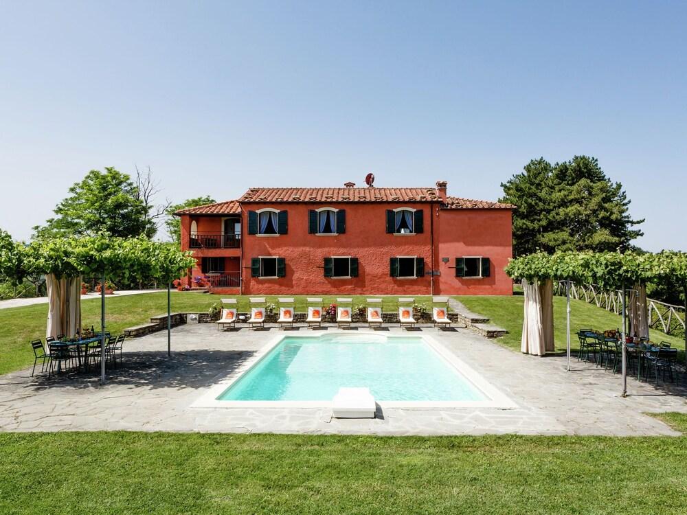 Sprawling Villa in Tredozio With Swimming Pool