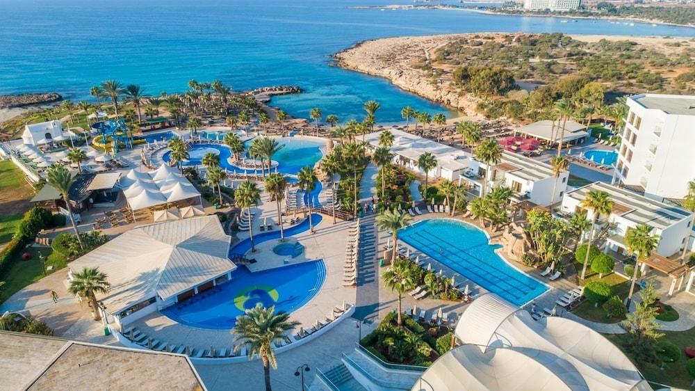 آدامز بيتش هوتل آند سبا