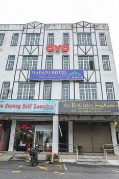 OYO 89937 Madani Hotel